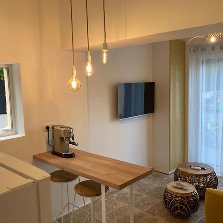 Charmant Studio Dans Villa - Parking - Jardin 라센느쉬르메르 외부 사진